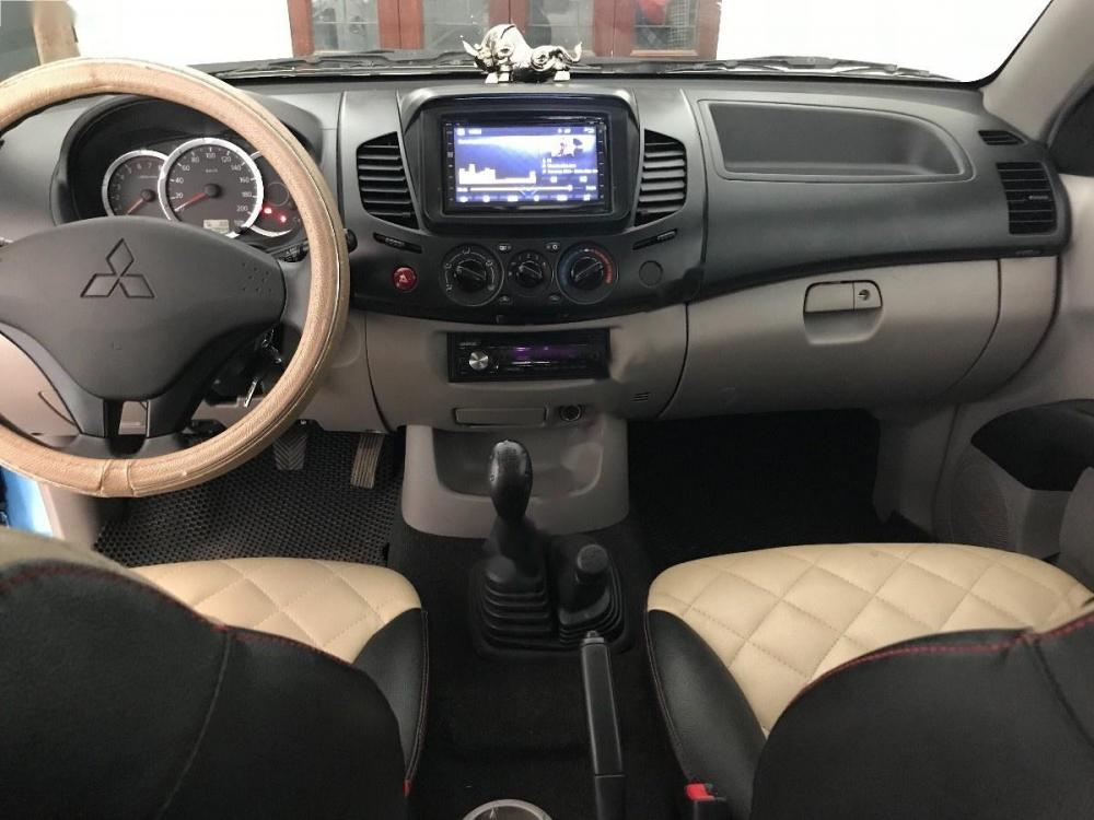 Mitsubishi Triton 2011 - Cần bán xe Mitsubishi Triton đời 2011, màu xanh lam, xe nhập, 320 triệu