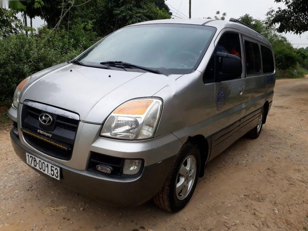 Hyundai Starex Van 2.5 MT 2005 - Cần bán lại xe Hyundai Starex Van 2.5 MT đời 2005, màu bạc, nhập khẩu