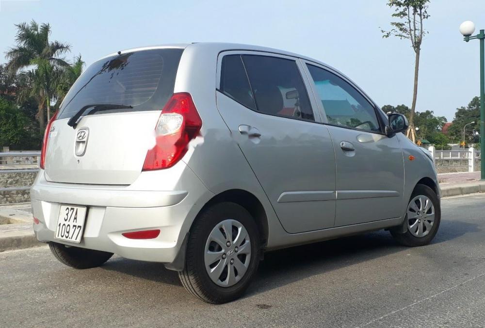 Hyundai i10 2013 - Bán Hyundai i10 năm 2013, màu bạc, nhập khẩu nguyên chiếc chính chủ