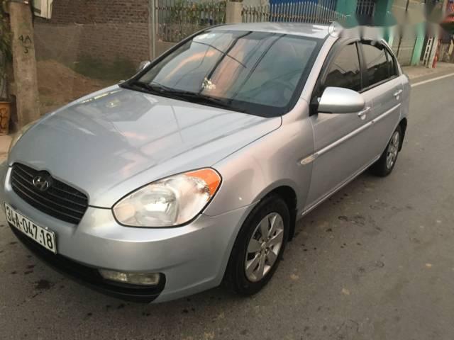 Hyundai Verna  MT 2009 - Bán xe Hyundai Verna MT 2009, màu bạc, 199 triệu