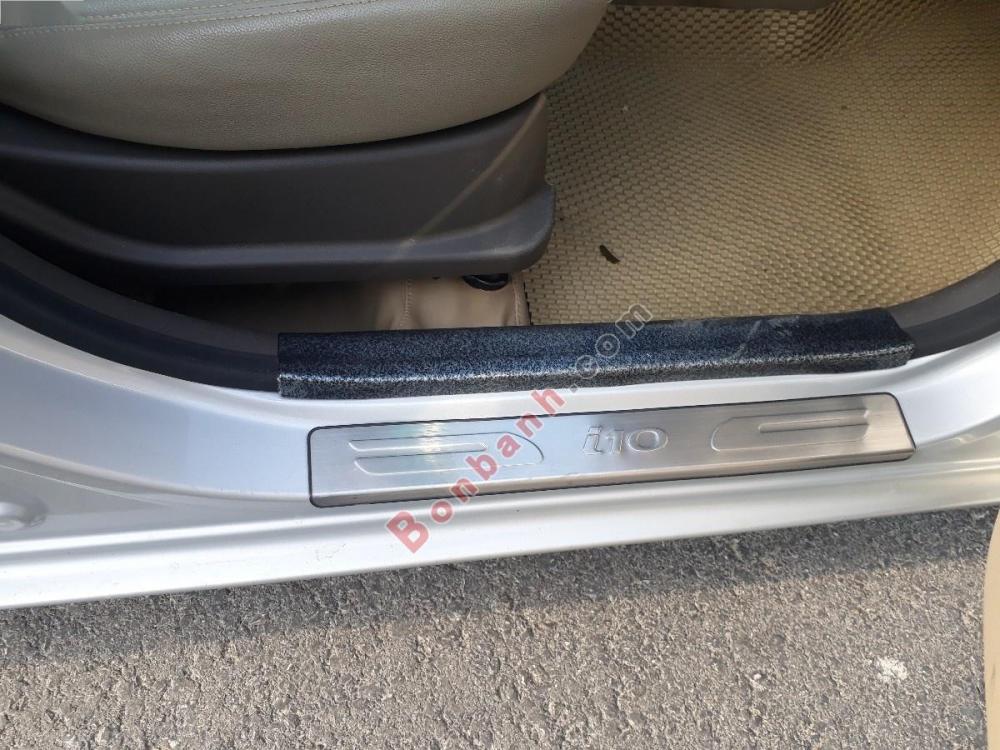 Hyundai i10 2013 - Bán Hyundai i10 năm 2013, màu bạc, nhập khẩu nguyên chiếc chính chủ
