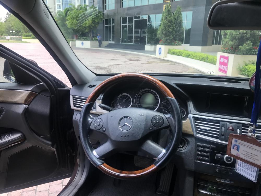 Mercedes-Benz E class E300  2009 - Bán Mercedes E300 đời 2009, chính chủ, màu nâu, nhập khẩu