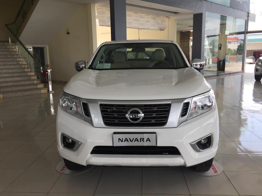 Nissan Navara E 2017 - Cần bán xe Nissan Navara E sản xuất 2017, màu trắng, nhập khẩu nguyên chiếc, giá chỉ 625 triệu
