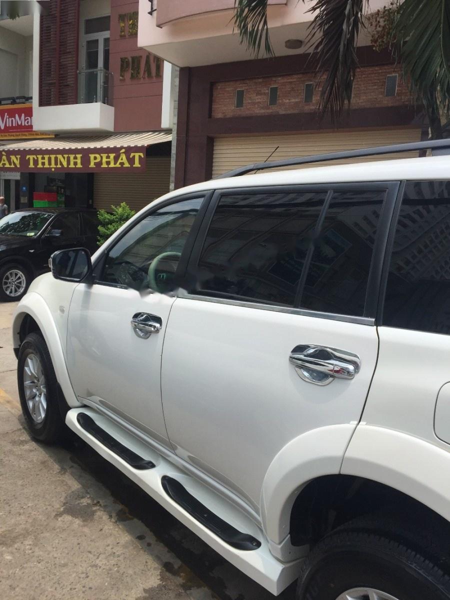 Mitsubishi Pajero Sport 2013 - Cần bán gấp Mitsubishi Pajero Sport sản xuất 2013, màu trắng số tự động giá cạnh tranh