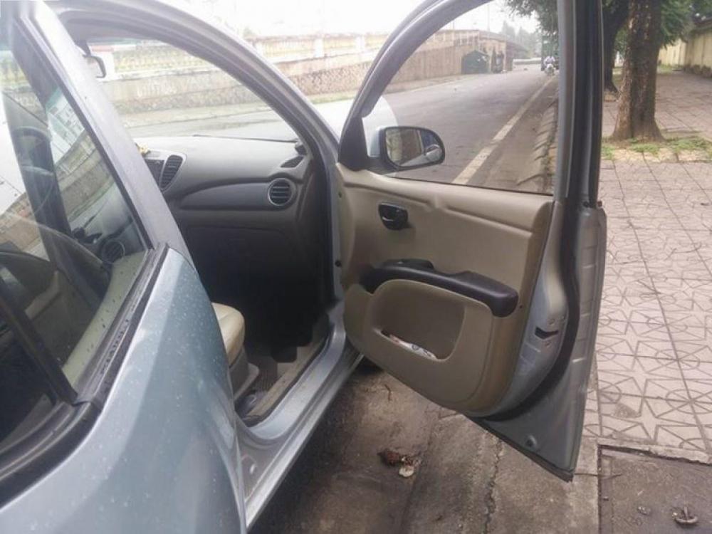 Hyundai i10 2012 - Cần bán gấp Hyundai i10 sản xuất 2012, màu bạc, xe nhập