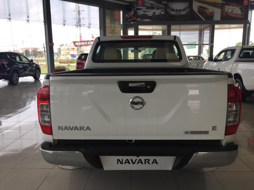 Nissan Navara E 2017 - Cần bán xe Nissan Navara E sản xuất 2017, màu trắng, nhập khẩu nguyên chiếc, giá chỉ 625 triệu