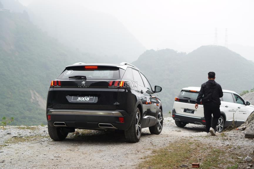 Peugeot 3008 2018 - Peugeot Tây Ninh bán xe Peugeot 3008 All New màu đen, mới 100%