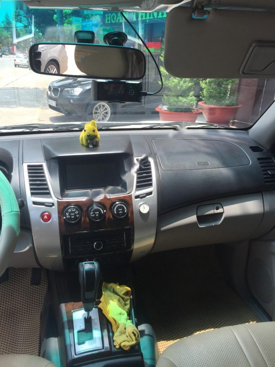 Mitsubishi Pajero Sport 2013 - Cần bán gấp Mitsubishi Pajero Sport sản xuất 2013, màu trắng số tự động giá cạnh tranh