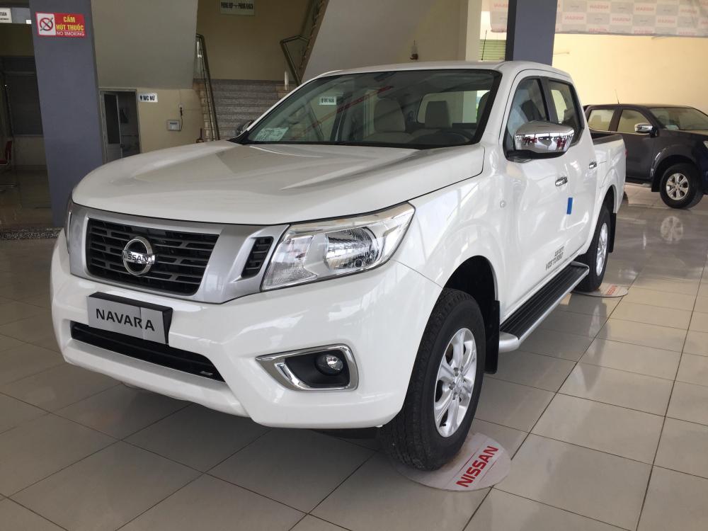 Nissan Navara E 2017 - Cần bán xe Nissan Navara E sản xuất 2017, màu trắng, nhập khẩu nguyên chiếc, giá chỉ 625 triệu