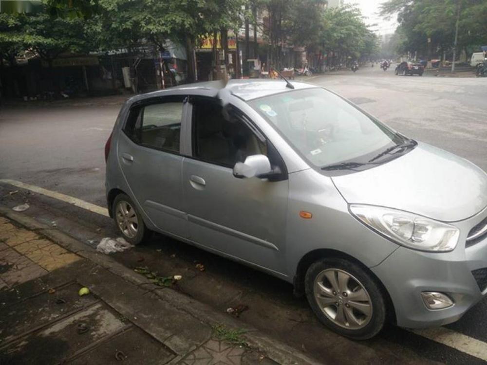 Hyundai i10 2012 - Cần bán gấp Hyundai i10 sản xuất 2012, màu bạc, xe nhập