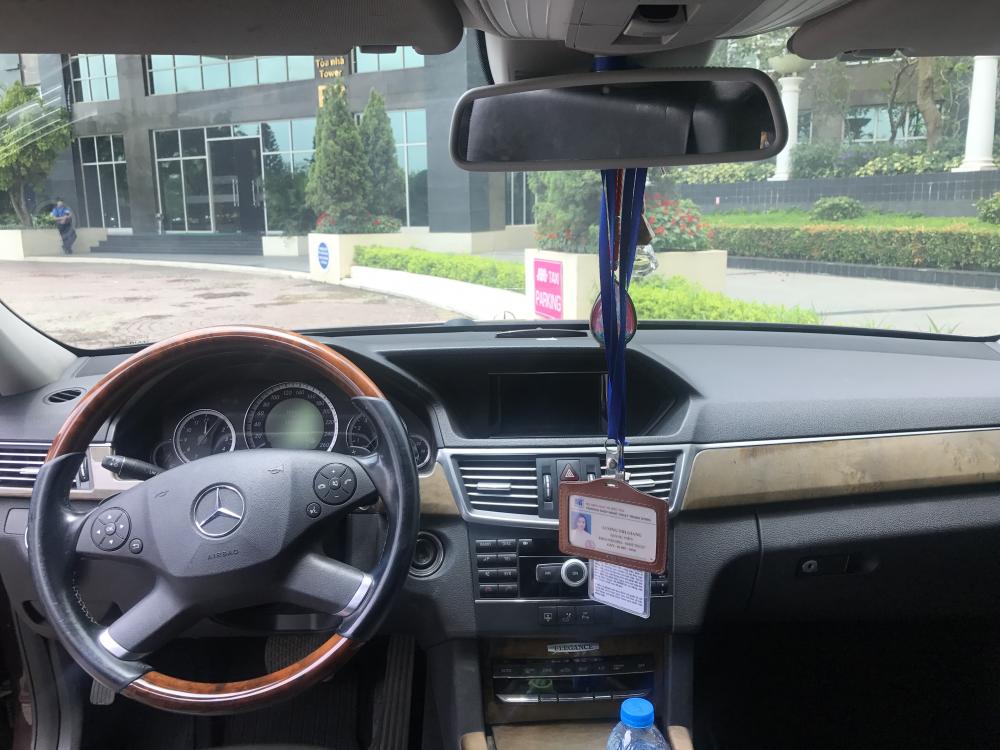 Mercedes-Benz E class E300  2009 - Bán Mercedes E300 đời 2009, chính chủ, màu nâu, nhập khẩu