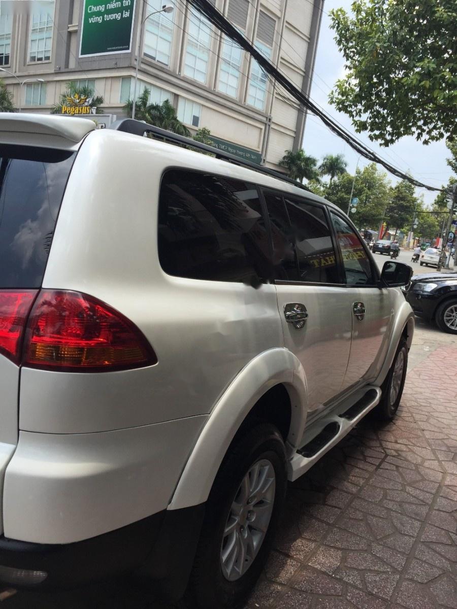 Mitsubishi Pajero Sport 2013 - Cần bán gấp Mitsubishi Pajero Sport sản xuất 2013, màu trắng số tự động giá cạnh tranh