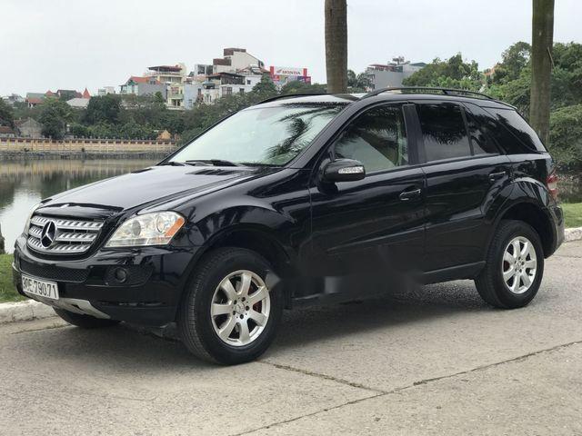 Mercedes-Benz ML Class  ML 350 2005 - Cần bán gấp Mercedes ML 350 đời 2005, màu đen, nhập khẩu nguyên chiếc
