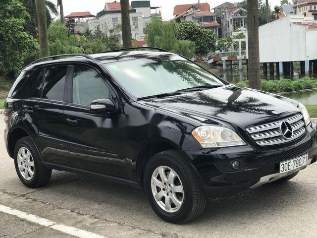 Mercedes-Benz ML Class  ML 350 2005 - Cần bán gấp Mercedes ML 350 đời 2005, màu đen, nhập khẩu nguyên chiếc