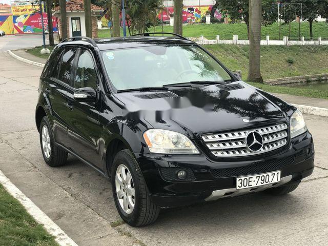 Mercedes-Benz ML Class  ML 350 2005 - Cần bán gấp Mercedes ML 350 đời 2005, màu đen, nhập khẩu nguyên chiếc