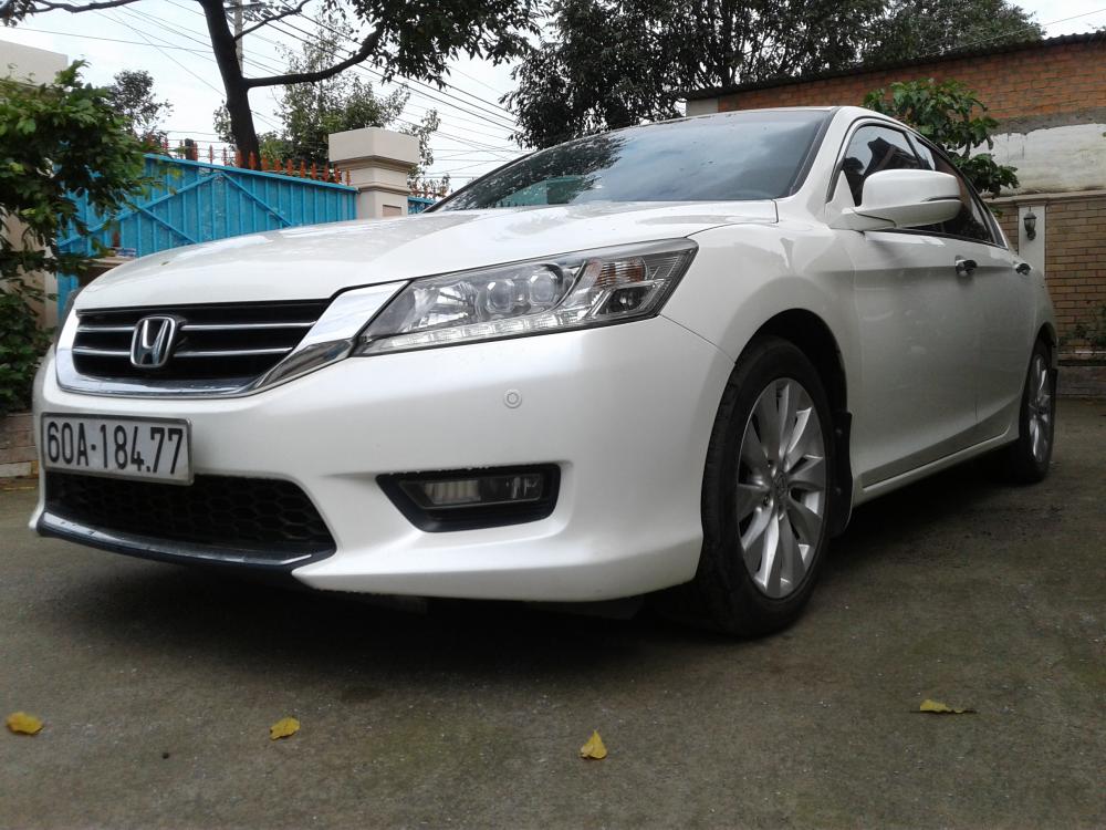 Honda Accord 2.4AT 2014 - Bán ô tô Honda Accord 2.4AT sản xuất 2014, màu trắng, xe nhập, giá cạnh tranh