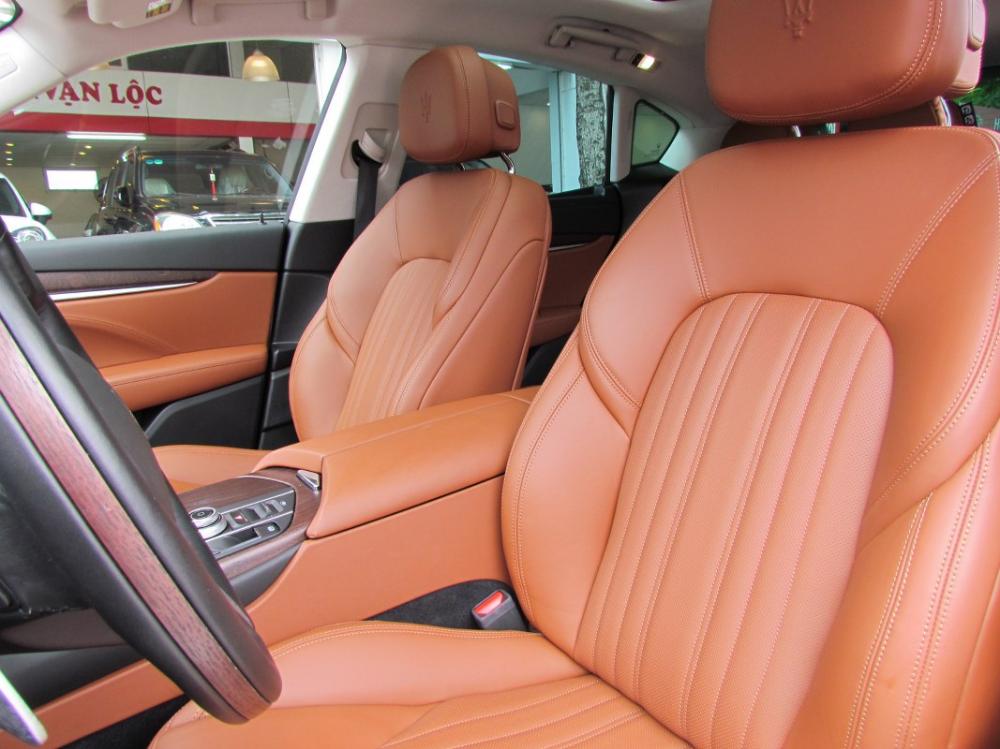 Maserati 2017 - Bán Maserati Levante Model 2017, nhập, lướt