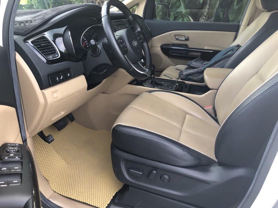 Kia Sedona GAT 2015 - Bán Kia Sedona 2015 màu trắng, số tự động