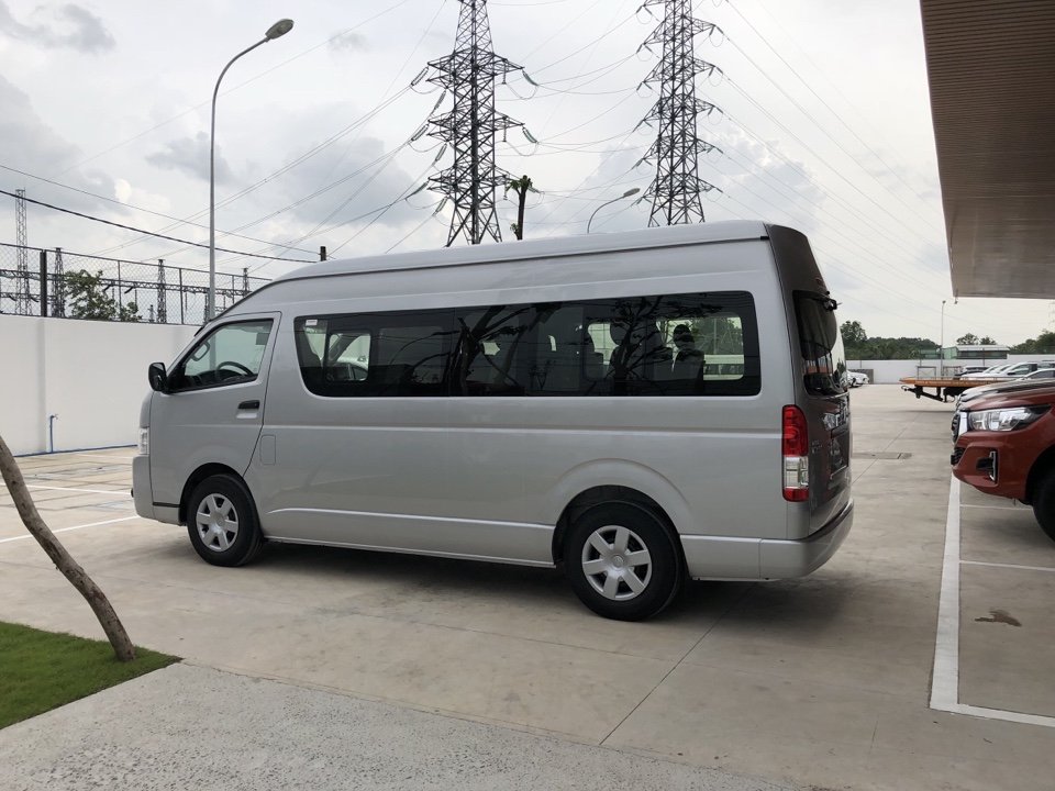 Toyota Hiace Diesel 2018 - Toyota Vũng Tàu bán Hiace Diesel 2018, 15 chỗ, màu bạc, nhập khẩu