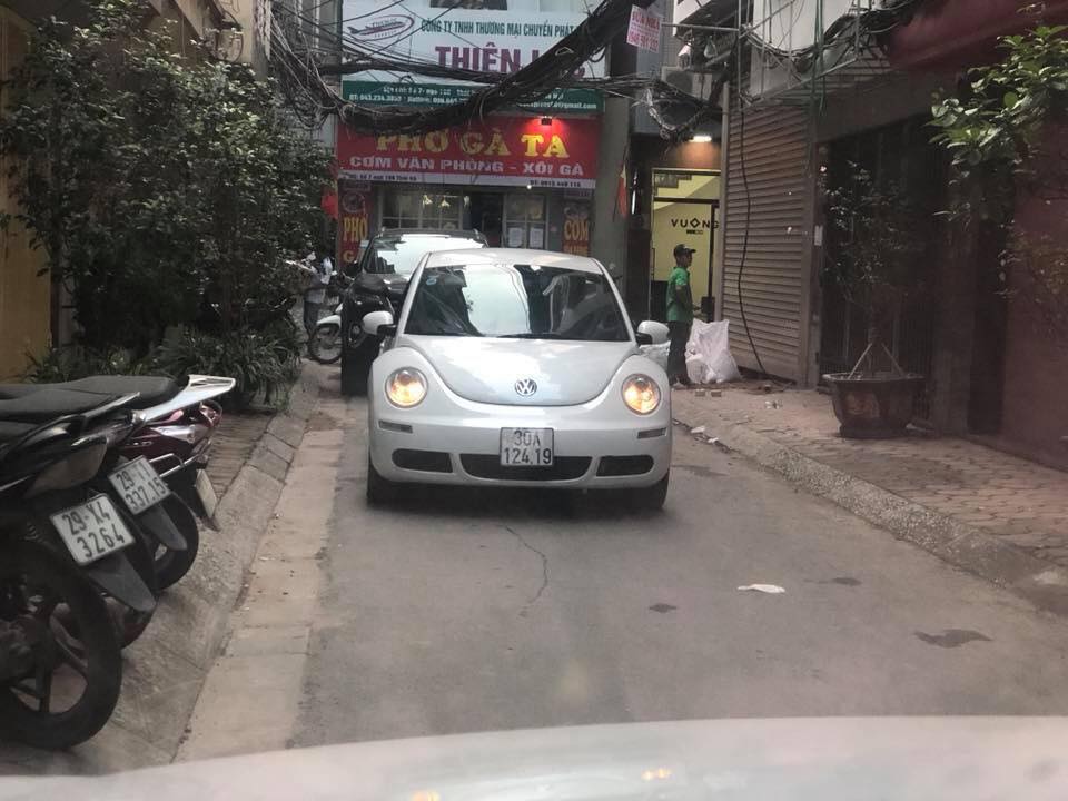 Volkswagen New Beetle AT 2010 - Cần bán Volkswagen New Beetle AT sản xuất năm 2010, nhập khẩu nguyên chiếc