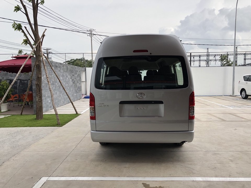 Toyota Hiace Diesel 2018 - Toyota Vũng Tàu bán Hiace Diesel 2018, 15 chỗ, màu bạc, nhập khẩu