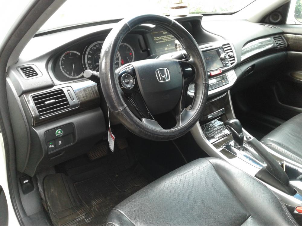 Honda Accord 2.4AT 2014 - Bán ô tô Honda Accord 2.4AT sản xuất 2014, màu trắng, xe nhập, giá cạnh tranh