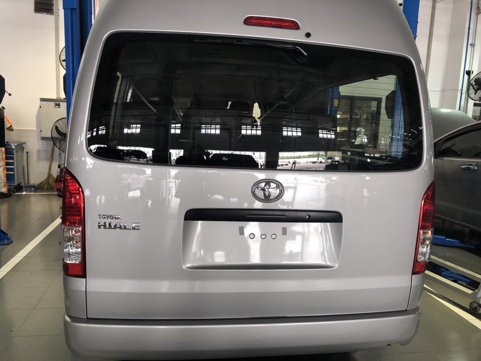 Toyota Hiace Diesel 2018 - Toyota Vũng Tàu bán Hiace Diesel 2018, 15 chỗ, màu bạc, nhập khẩu