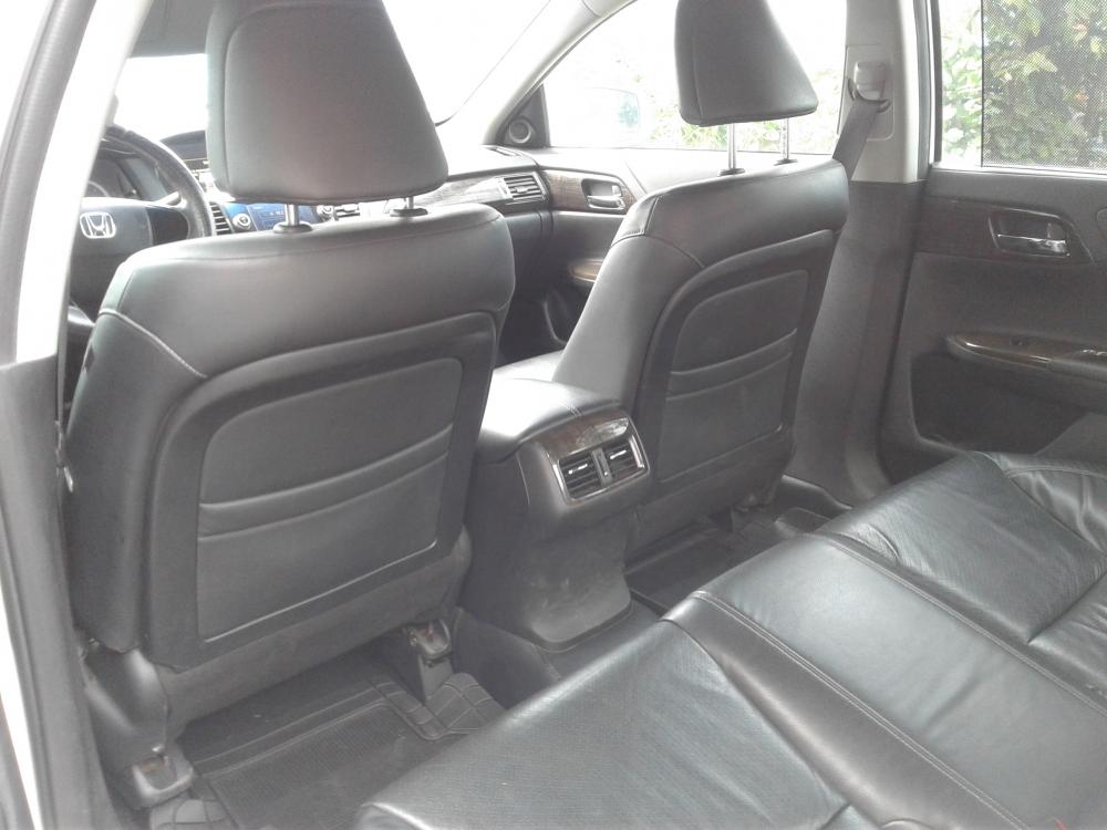 Honda Accord 2.4AT 2014 - Bán ô tô Honda Accord 2.4AT sản xuất 2014, màu trắng, xe nhập, giá cạnh tranh