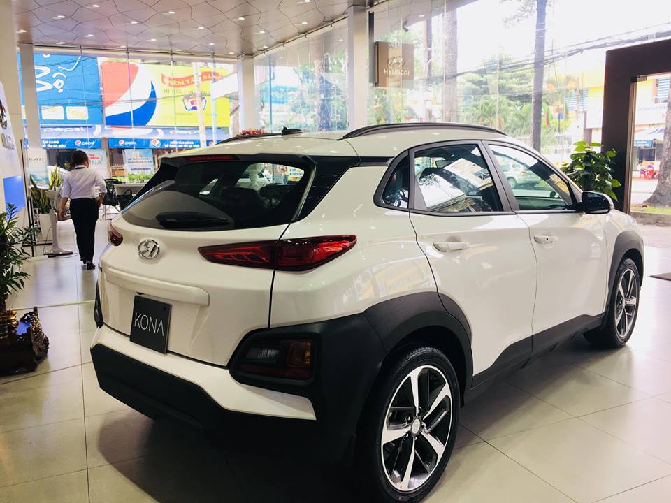 Hyundai Hyundai khác 2018 - Cần bán Hyundai Kona 2.0 đặc biệt đời 2018, màu trắng, giá chỉ 674 triệu