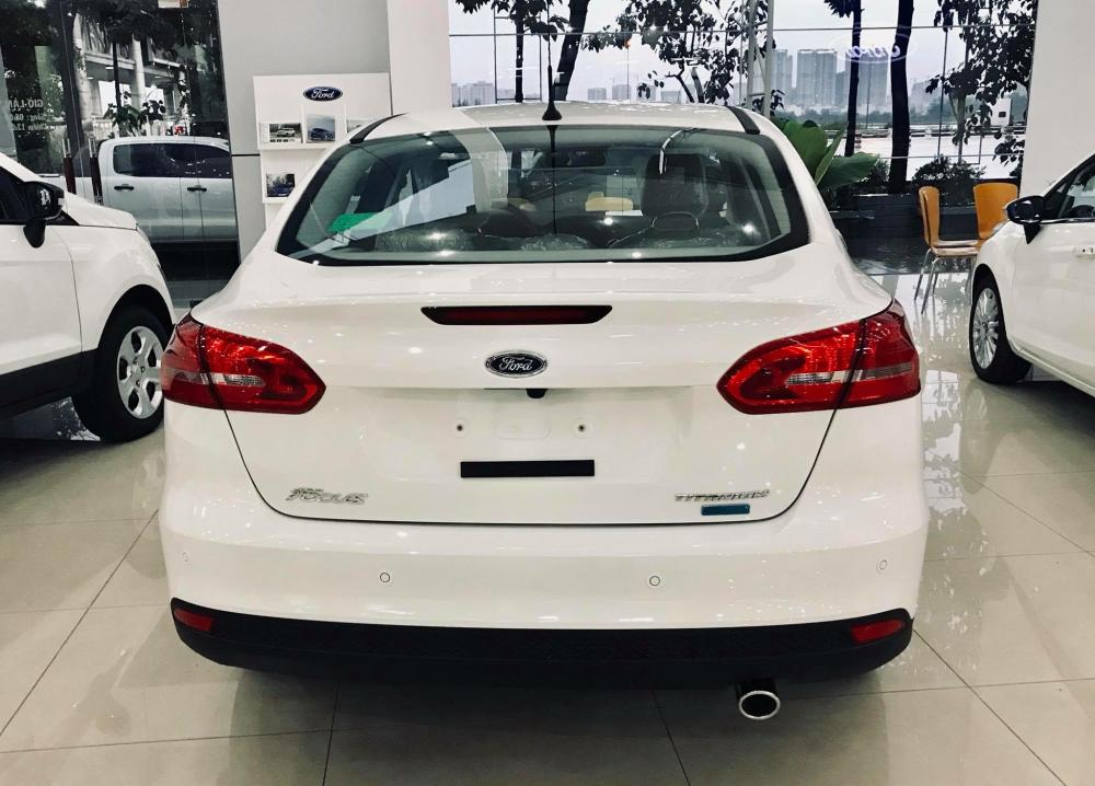 Ford Focus Titanium 2019 - Bán Ford Focus Titanium 2018, xe mới 100%, xe đủ màu, giao ngay
