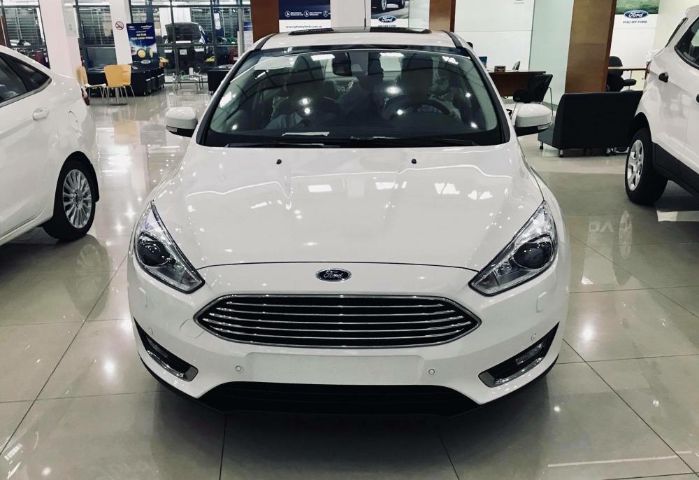 Ford Focus Titanium 2019 - Bán Ford Focus Titanium 2018, xe mới 100%, xe đủ màu, giao ngay