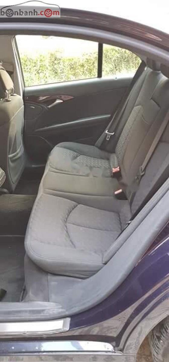 Mercedes-Benz E class E240 2004 - Cần bán xe Mercedes E240 năm sản xuất 2004, màu đen, xe nhập, giá chỉ 328 triệu