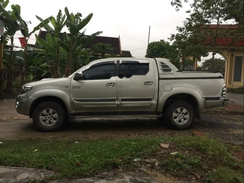 Toyota Hilux MT 2009 - Bán Hillux G 3.0 hai cầu, xe đẹp không lỗi