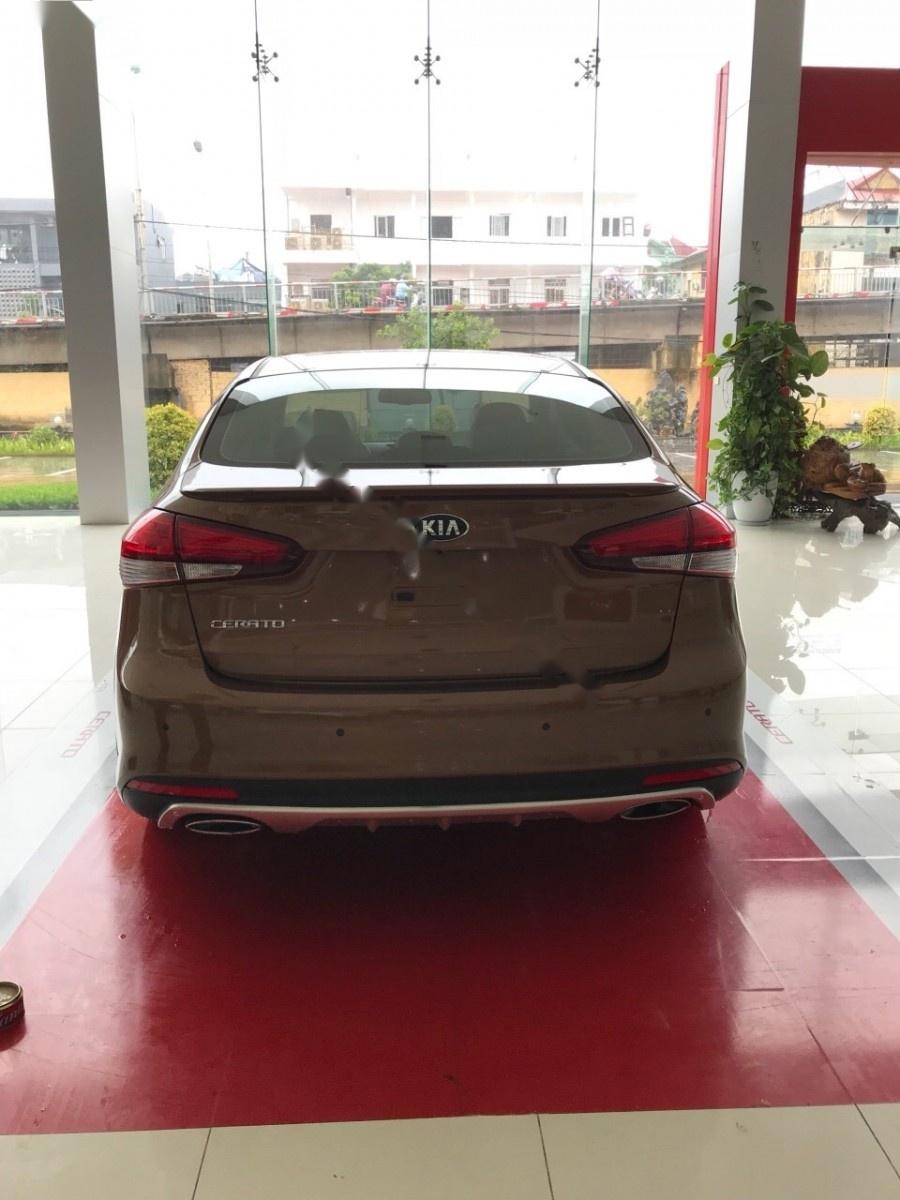 Kia Cerato 1.6 AT 2018 - Cần bán xe Kia Cerato 1.6 AT sản xuất 2018, màu nâu, giá chỉ 589 triệu