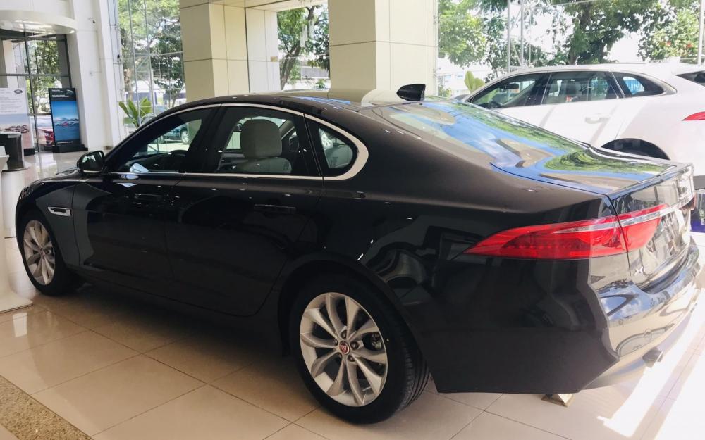 Jaguar XF 2018 - Bán xe Jaguar XF Prestige màu đen, lh 0938302233 xe 2018, giao ngay tặng bảo dưỡng, bảo hành