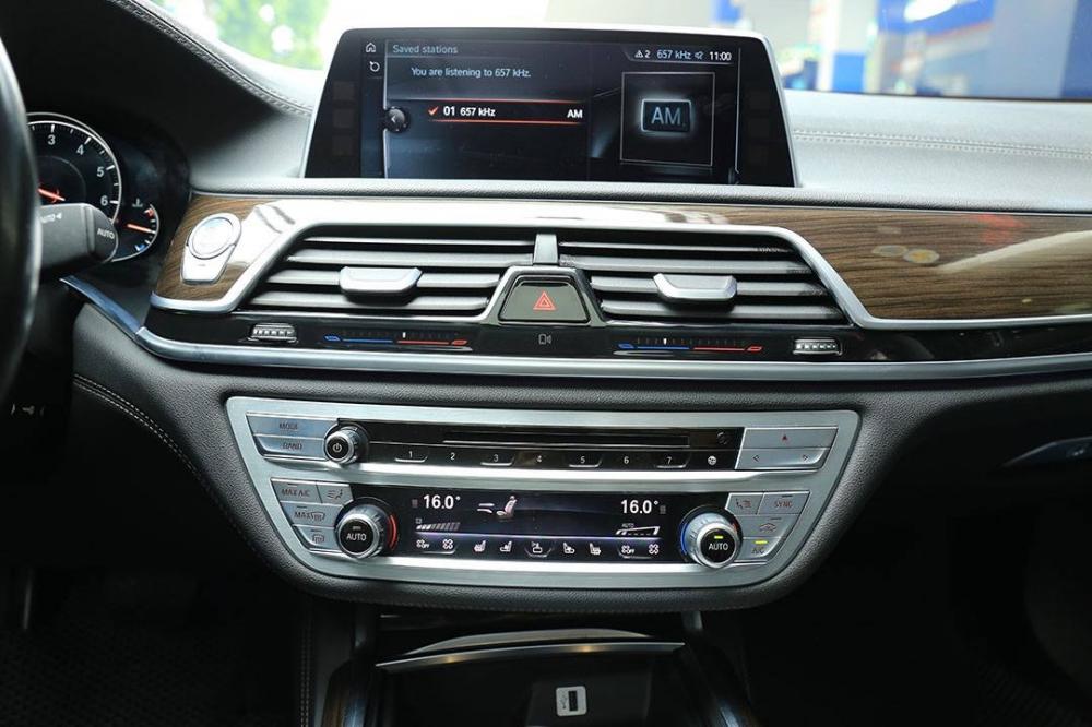 BMW 7 Series 740i 2015 - BMW 7 Series 740i đời 2016, màu đen, nhập khẩu