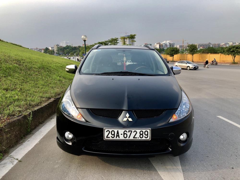 Mitsubishi Grandis Limited 2.4MIVEC 2010 - Mitsubishi Grandis Limited 2.4MIVEC đời 2010, màu đen, đi ít giá tốt