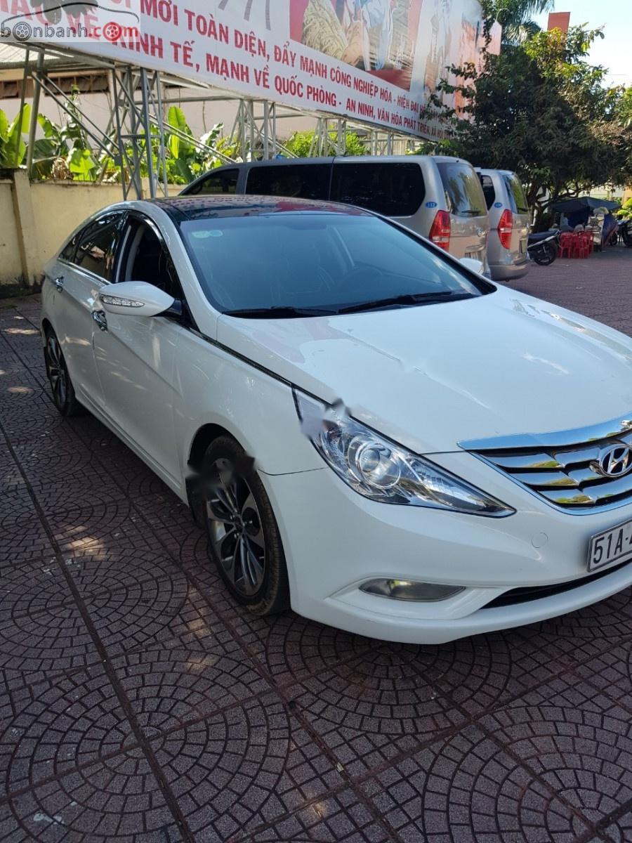 Hyundai Sonata 2.0 AT 2013 - Bán Hyundai Sonata 2.0 AT đời 2013, màu trắng, xe nhập, số tự động 