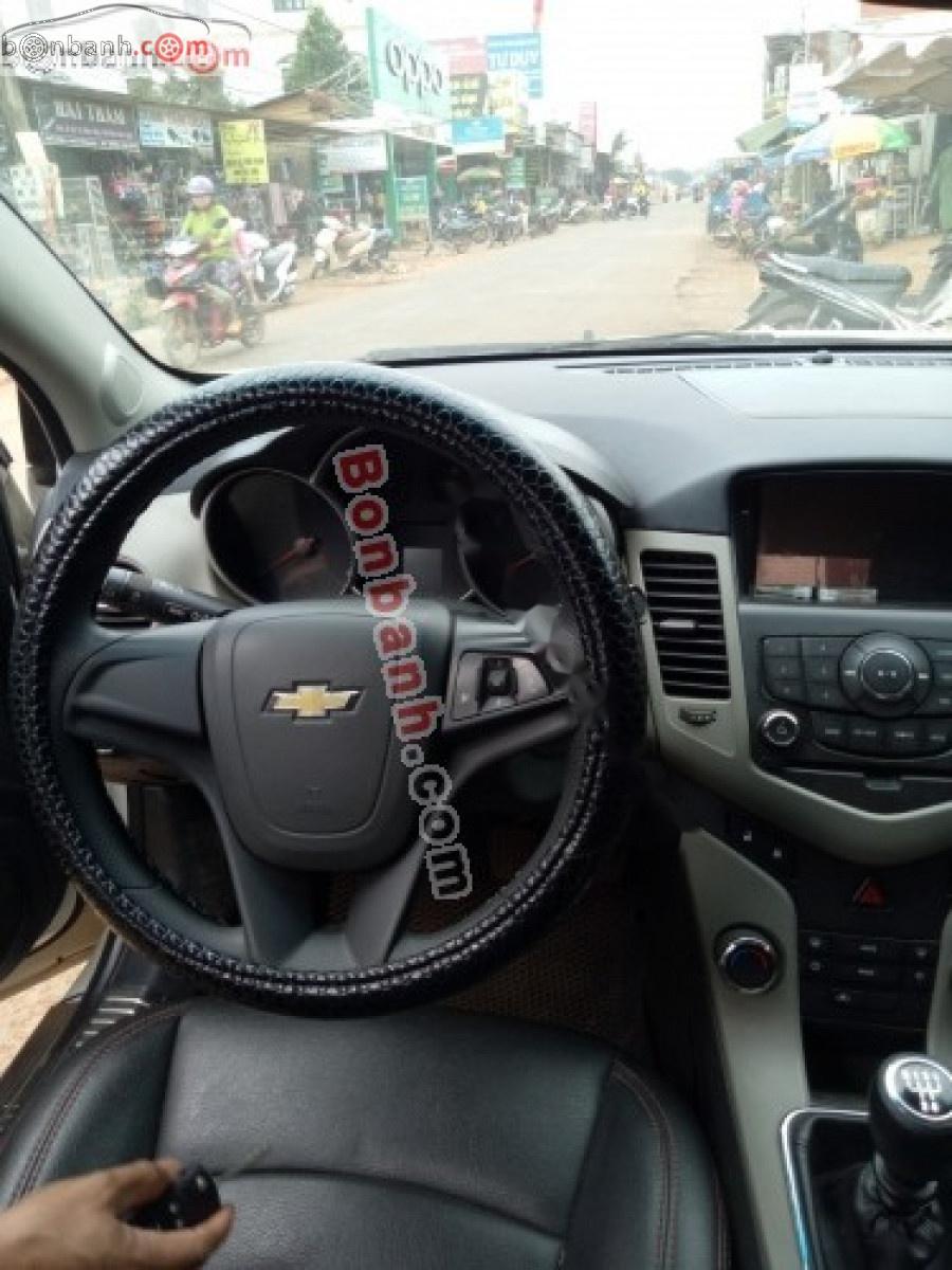 Chevrolet Cruze 2013 - Cần bán gấp Chevrolet Cruze đời 2013, màu trắng như mới