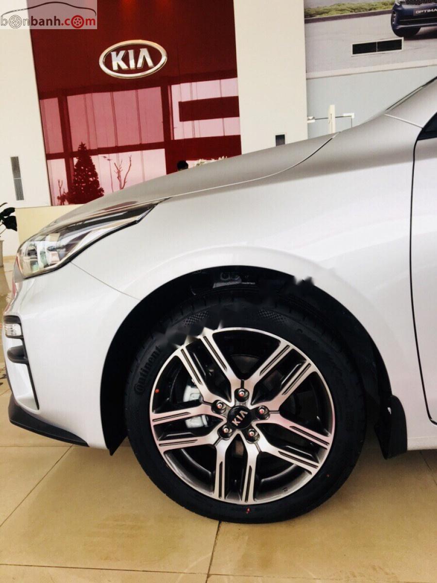 Kia Cerato 1.6 AT 2018 - Bán Kia Cerato 1.6 AT năm sản xuất 2018, màu bạc giá cạnh tranh