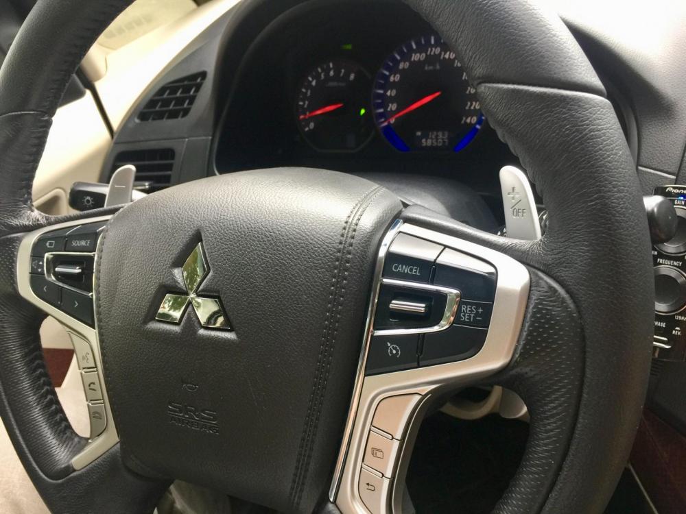 Mitsubishi Grandis 2.4 Mivec 2011 - Bán xe Mitsubishi Grandis 2.4 Mivec năm sản xuất 2011, màu trắng