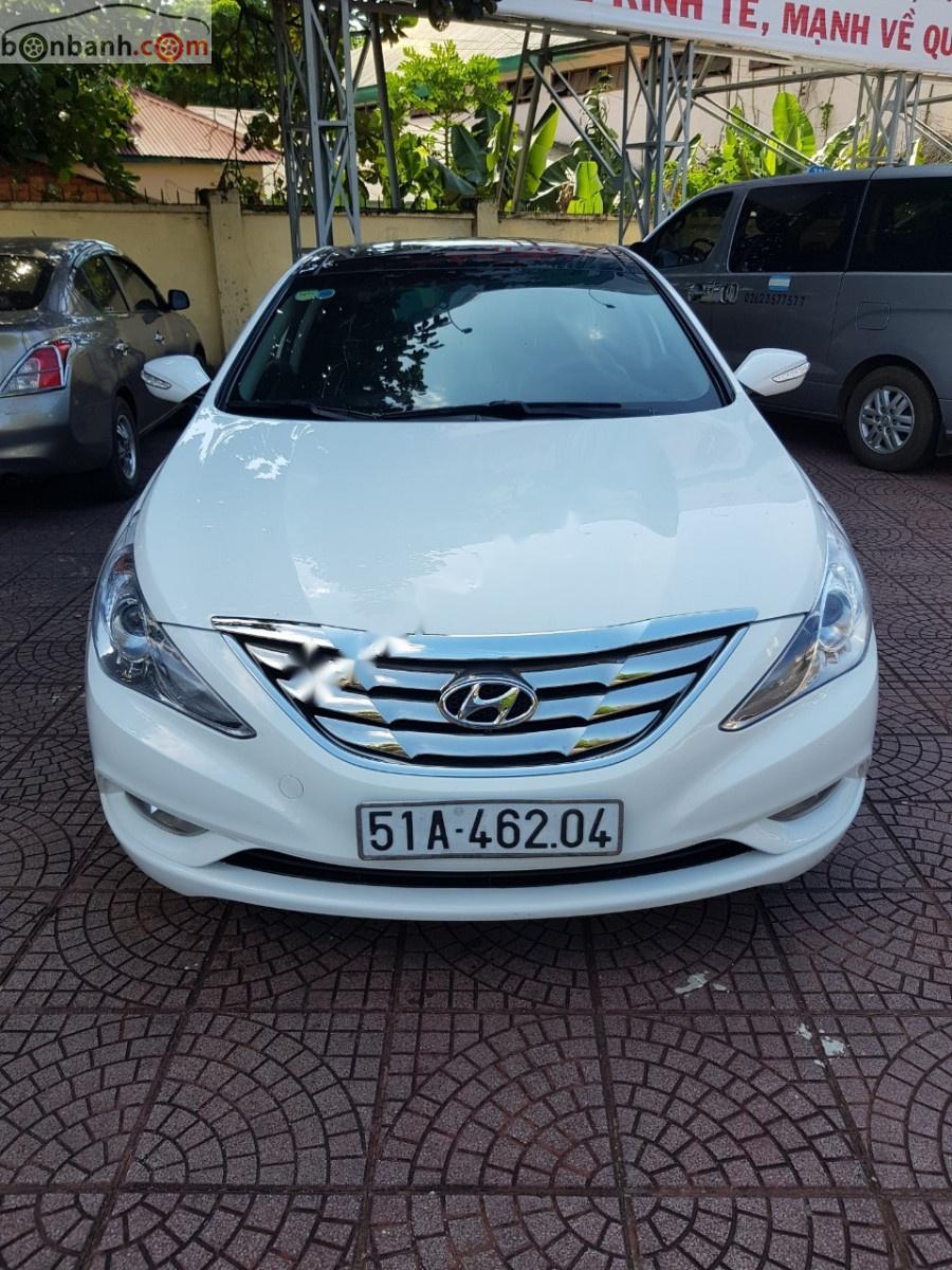 Hyundai Sonata 2.0 AT 2013 - Bán Hyundai Sonata 2.0 AT đời 2013, màu trắng, xe nhập, số tự động 