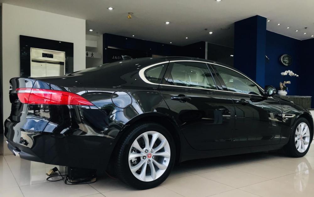 Jaguar XF 2018 - Bán xe Jaguar XF Prestige màu đen, lh 0938302233 xe 2018, giao ngay tặng bảo dưỡng, bảo hành