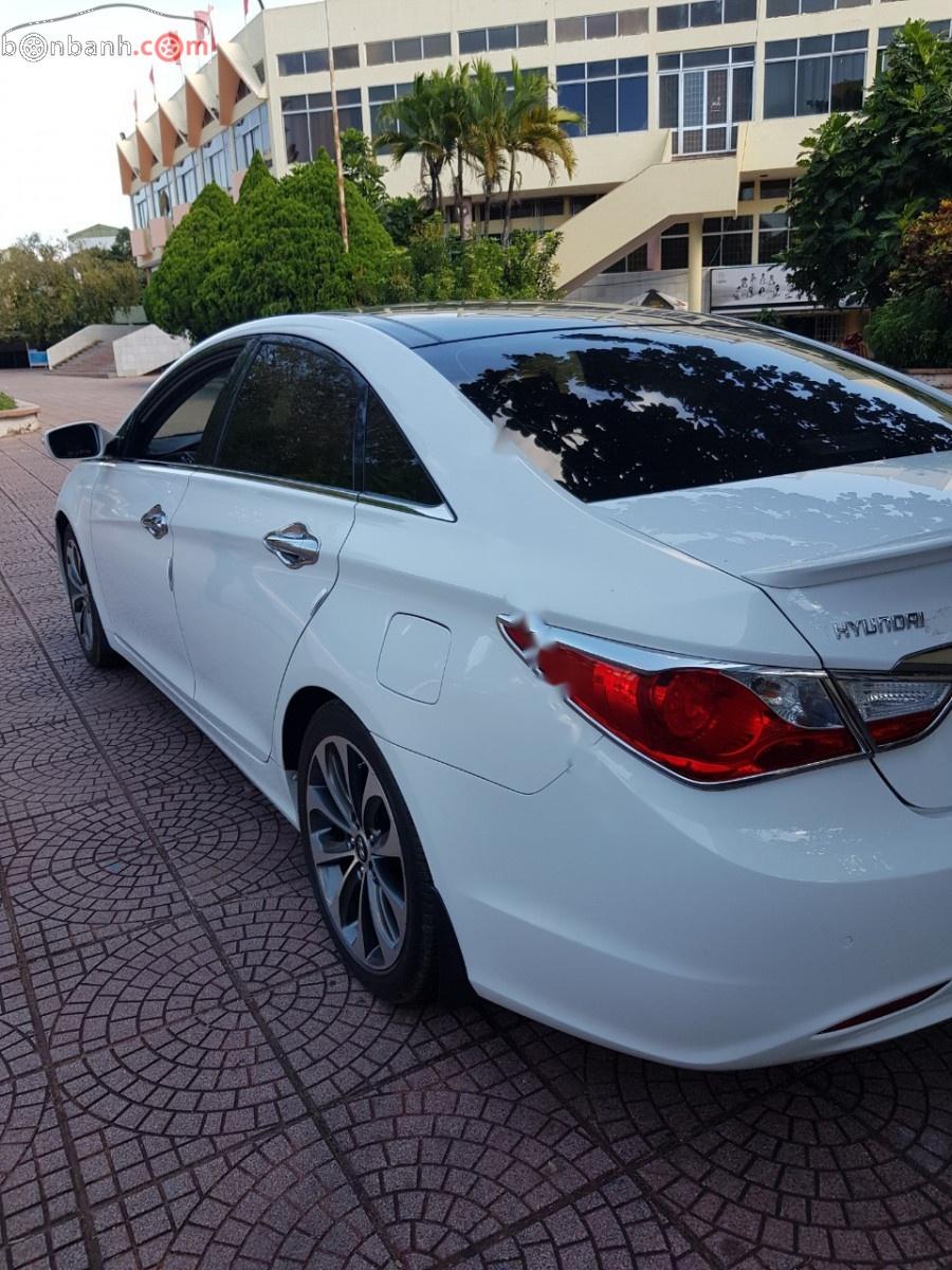 Hyundai Sonata 2.0 AT 2013 - Bán Hyundai Sonata 2.0 AT đời 2013, màu trắng, xe nhập, số tự động 