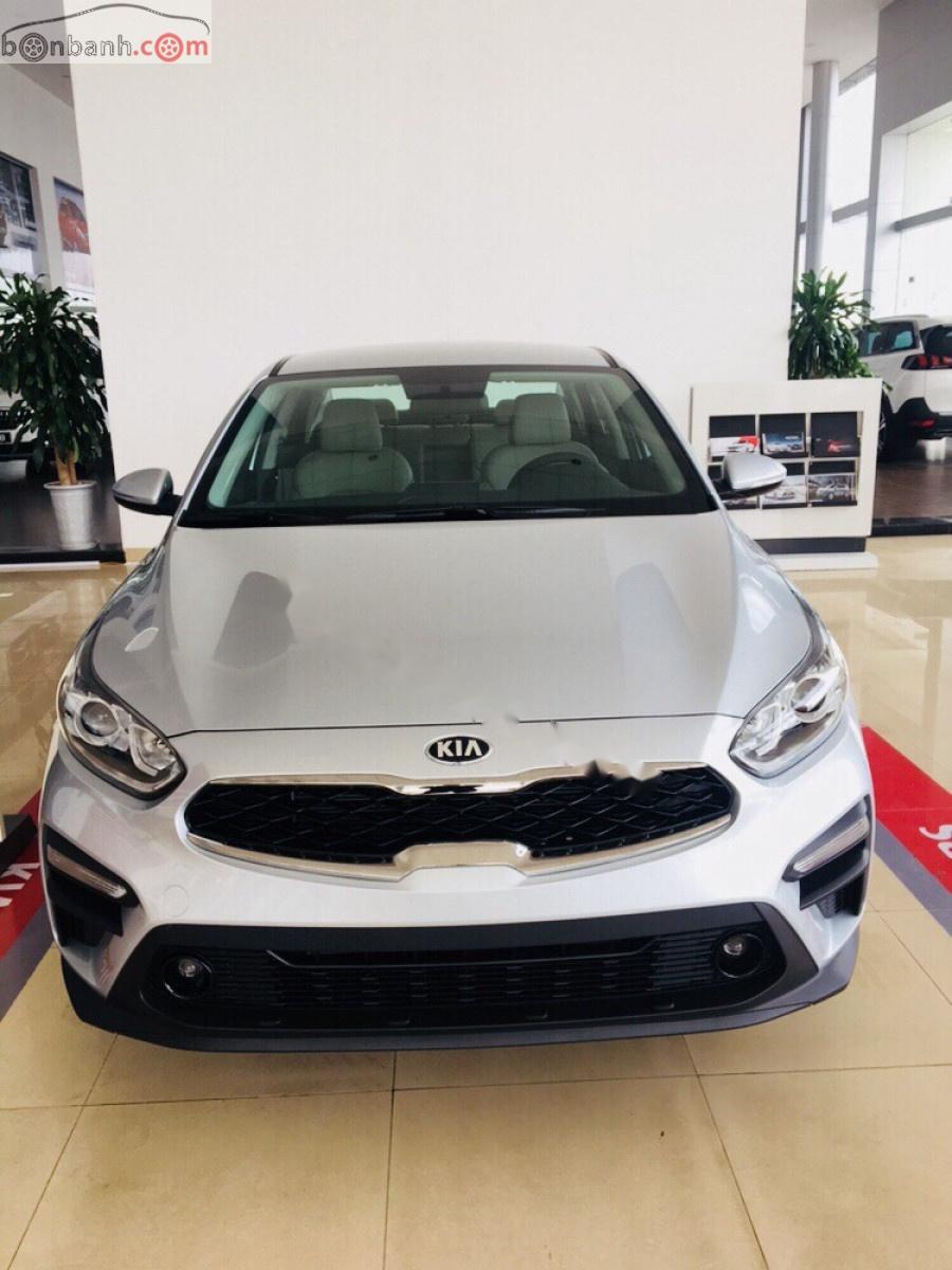 Kia Cerato 1.6 AT 2018 - Bán Kia Cerato 1.6 AT năm sản xuất 2018, màu bạc giá cạnh tranh