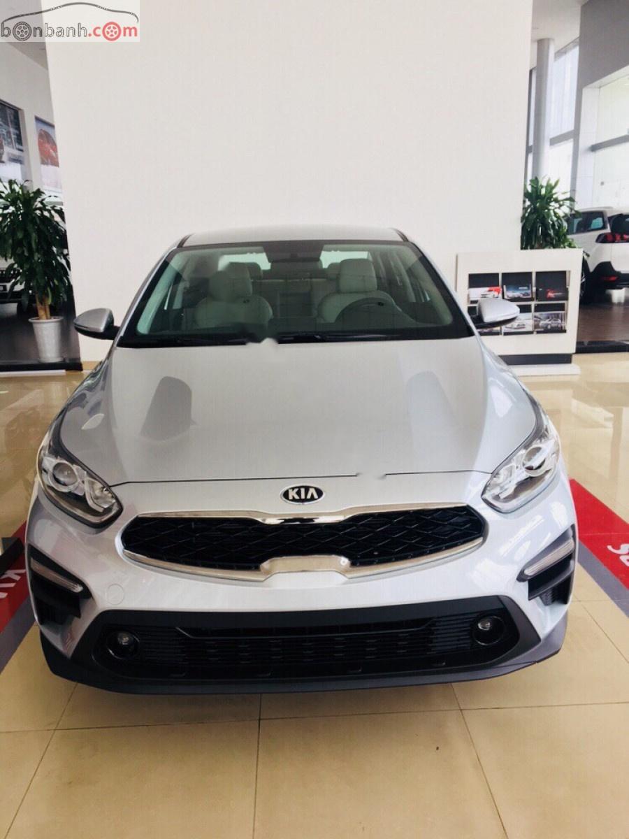 Kia Cerato 1.6 AT 2018 - Bán Kia Cerato 1.6 AT năm sản xuất 2018, màu bạc giá cạnh tranh