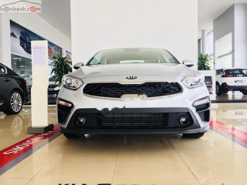 Kia Cerato 1.6 AT 2018 - Bán Kia Cerato 1.6 AT năm sản xuất 2018, màu bạc giá cạnh tranh