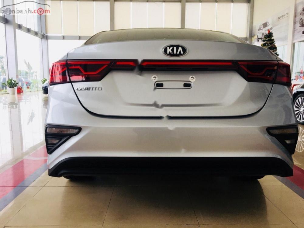 Kia Cerato 1.6 AT 2018 - Bán Kia Cerato 1.6 AT năm sản xuất 2018, màu bạc giá cạnh tranh
