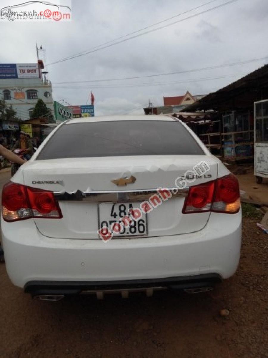 Chevrolet Cruze 2013 - Cần bán gấp Chevrolet Cruze đời 2013, màu trắng như mới