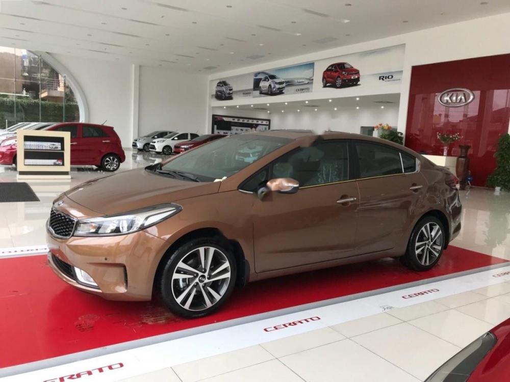 Kia Cerato 1.6 AT 2018 - Cần bán xe Kia Cerato 1.6 AT sản xuất 2018, màu nâu, giá chỉ 589 triệu